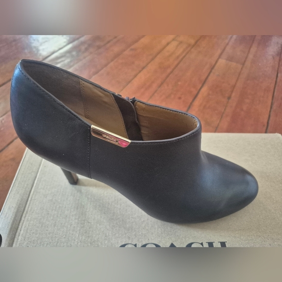 Coach Black/Brown Leather Women's Shoe - Picture 9 of 9